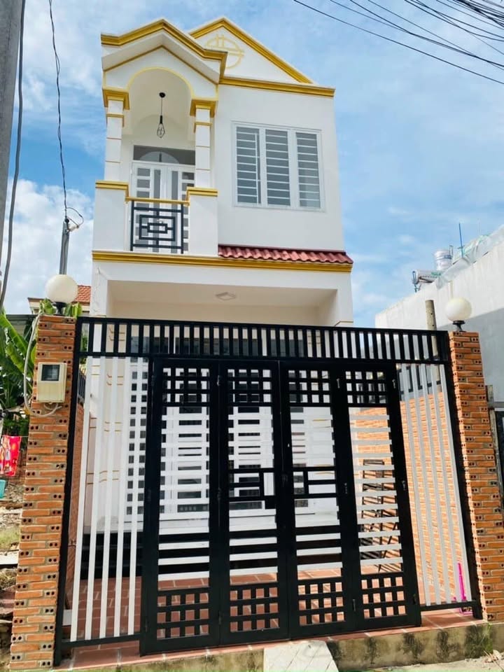 Nhà mới Thủ Đức 73m² giá 4 tỷ - Gần chợ Linh Xuân, tiện ích đầy đủ!