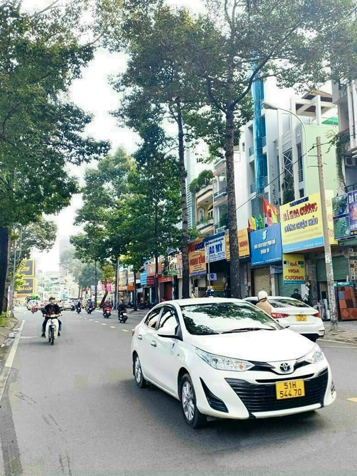 FrontHouse mặt tiền kinh doanh Nguyễn Ngọc Lộc, Quận 10, 120m² giá 25 tỷ - Gần chợ và trường học!