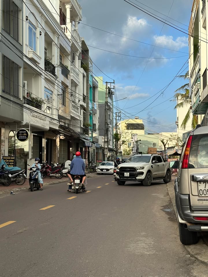 Đất mặt tiền đường Hoàng Văn Thụ Quy Nhơn 77m² giá 6 tỷ - Vị trí đắc địa thuận tiện kinh doanh!