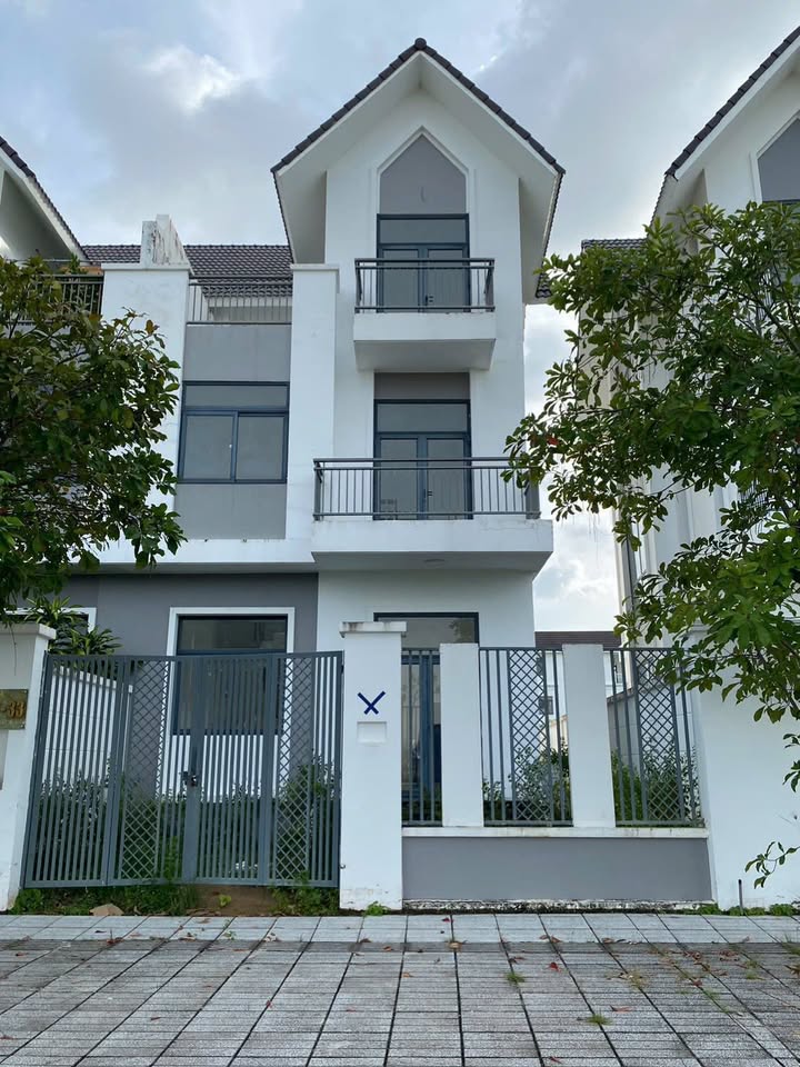 Biệt thự cao cấp đường Số 8, KĐT Tây Bắc 100m² giá 5 tỷ - Vào ở ngay!