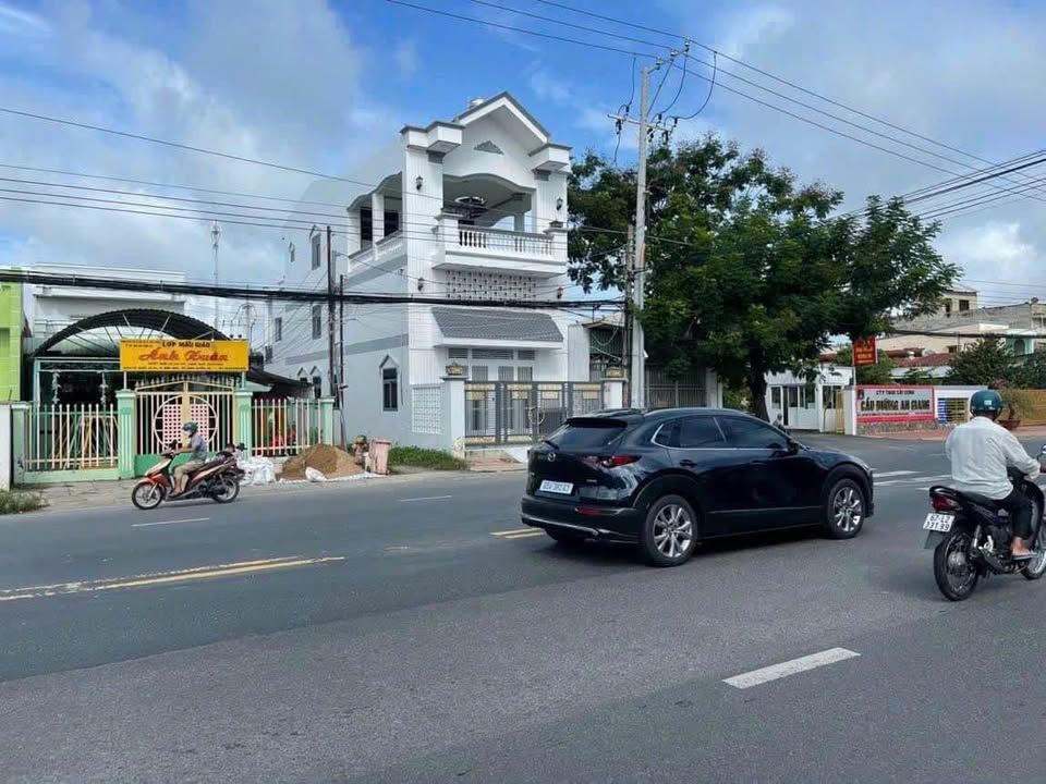 Bán nhà mặt tiền Trần Hưng Đạo, phường Bình Đức, 92.9m² - Giá tốt chỉ 5.6 tỷ!