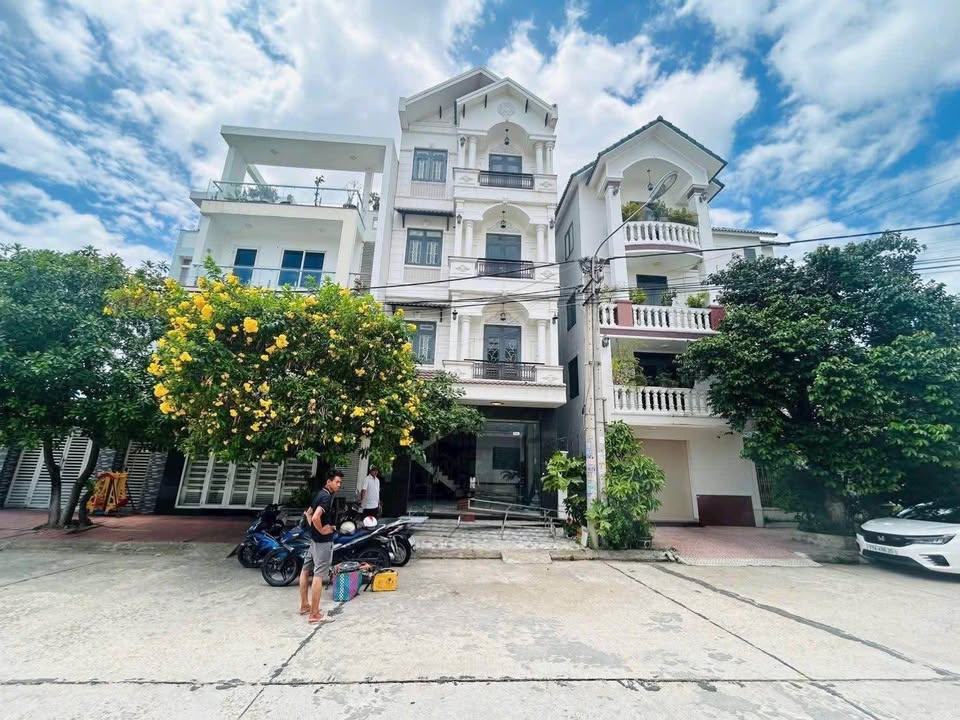 Nhà 4 tầng mái Thái mặt tiền Hoàng Minh Thảo, Quy Nhơn 54m² giá 5.2 tỷ - Kinh doanh đỉnh cao!