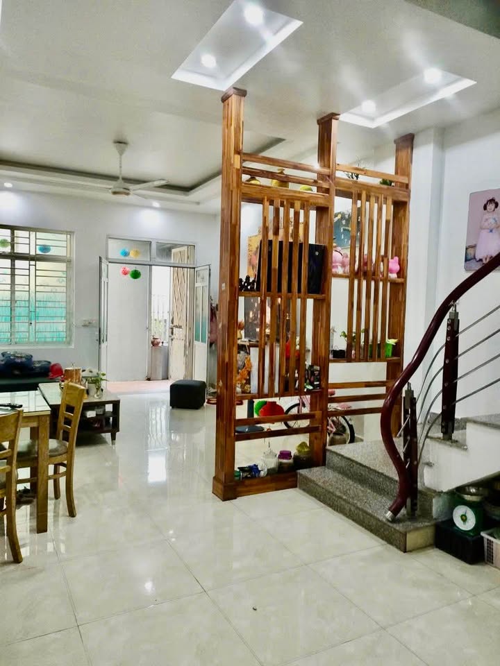 Nhà 3 tầng Ngõ 27 phường Cao Xanh, Hạ Long 56m² giá 3.2 tỷ - Không thể bỏ lỡ!