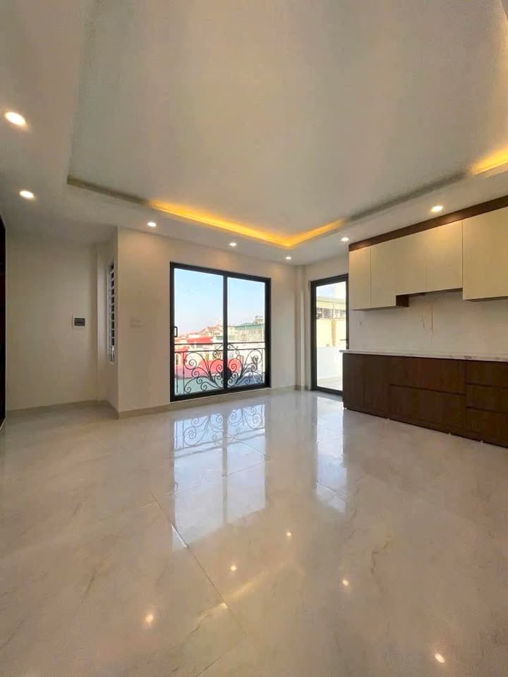 Nhà 5 tầng Sài Đồng 68m² giá 9 tỷ - Địa điểm đắc địa gần Aeon Mall!