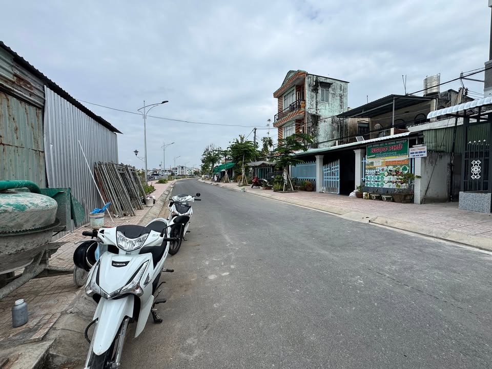 Nhà lầu góc 2 mặt tiền Bờ Kè Bình Minh 48m² giá 1.45 tỷ - Vị trí kinh doanh thuận lợi!