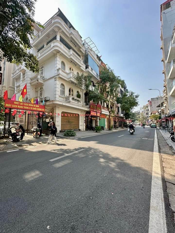 Nhà mặt phố Tây Sơn, Ba Đình 70m² giá thỏa thuận - Vị trí đắc địa, sổ đỏ chính chủ!