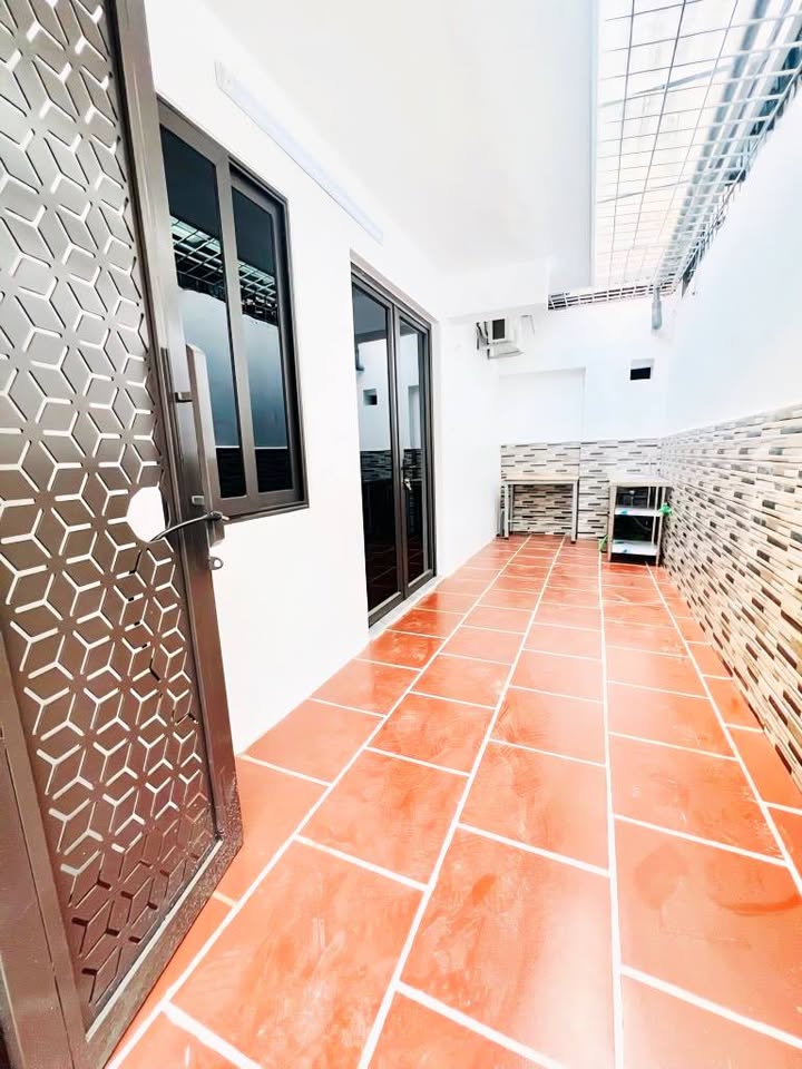 Căn hộ Tập thể Mai Động, Hoàng Mai 50m² giá 2.98 tỷ - Mặt tiền rộng, sân để xe riêng!