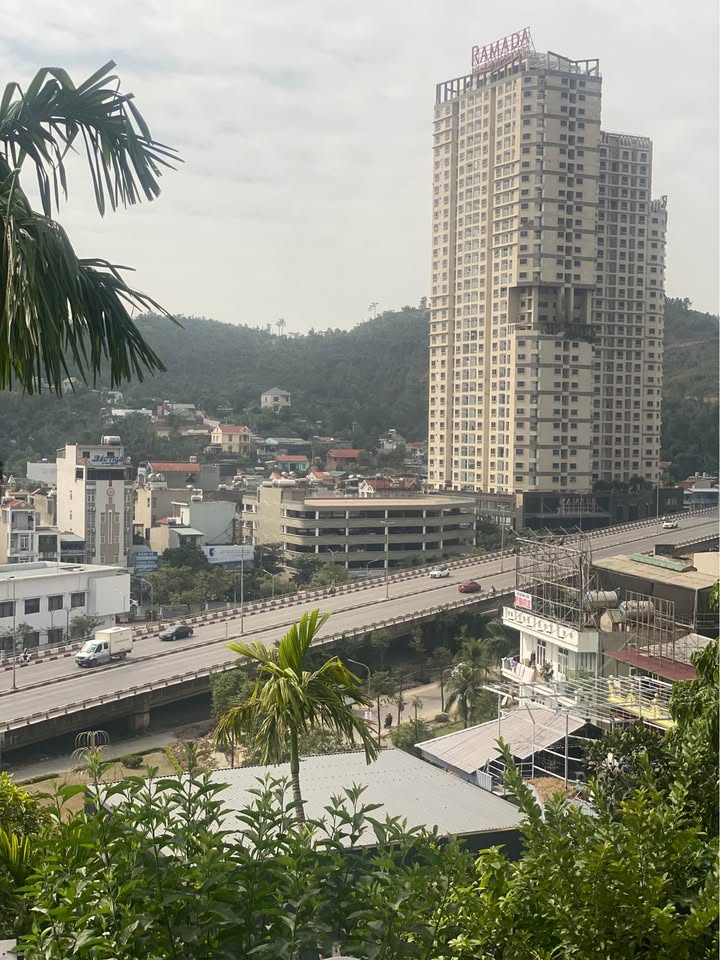 Nhà giá rẻ Hạ Long 72m² giá 1.7 tỷ - Trung tâm tiện ích đa dạng!