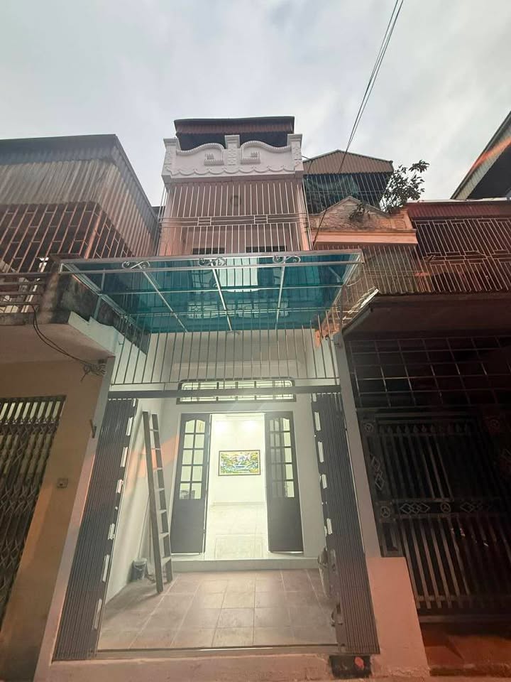 Nhà 2,5 tầng chính chủ tại Hạ Long, 54,6m² giá 2.68 tỷ - Ô tô vào tận nơi!