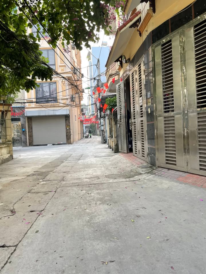 Nhà 5 Tầng Đường Văn Cao, Ba Đình 60m² giá 13.5 tỷ - Không gian yên tĩnh, tiện nghi đầy đủ!