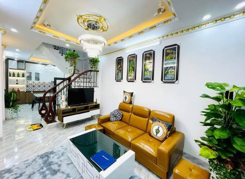 Nhà 5 tầng Văn Cao, Ba Đình 36m² giá 7 tỷ - Cực hiếm gần Hồ Tây!