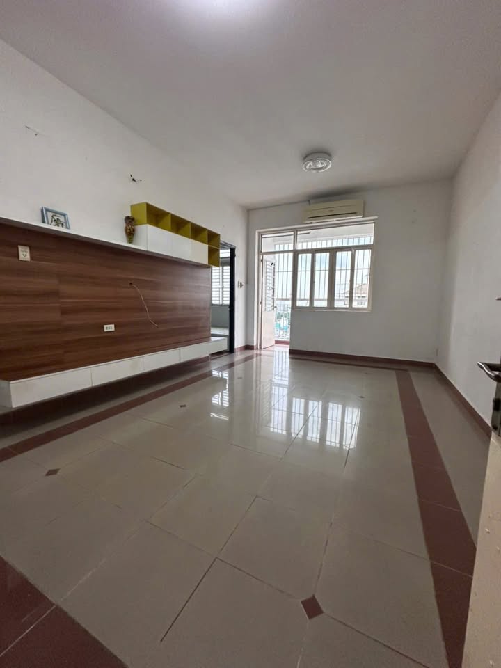 Căn hộ 312 Lạc Long Quân 67m² giá 3.35 tỷ - Nội thất đầy đủ, sẵn sàng vào ở!