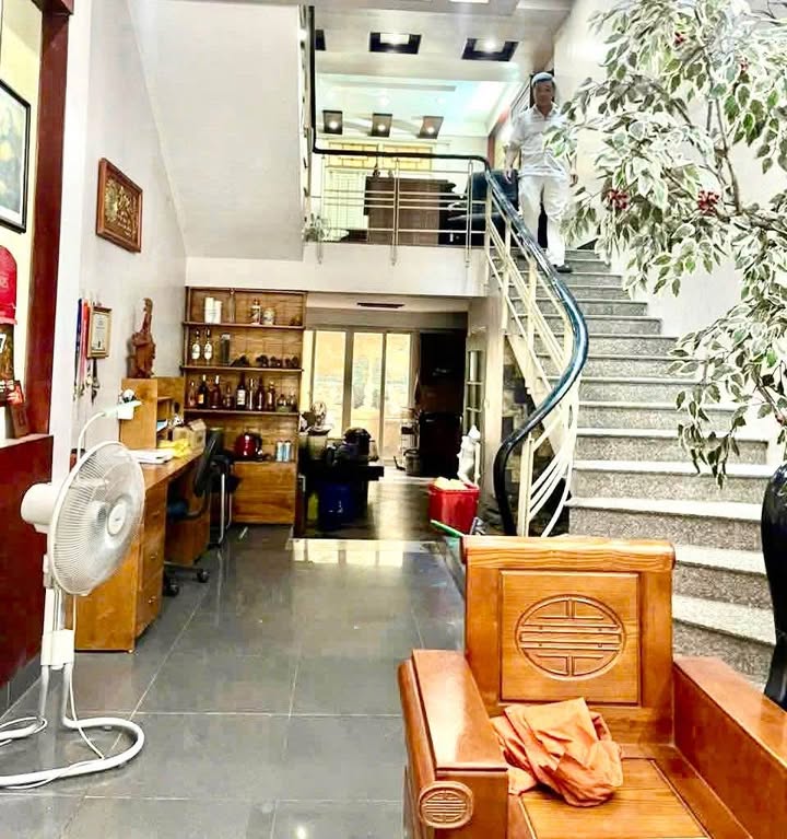 Nhà 4 tầng hiện đại đường Nguyễn Hiệu, phường Đông Hương, 90m² giá 7 tỷ - Cơ hội đầu tư tuyệt vời!