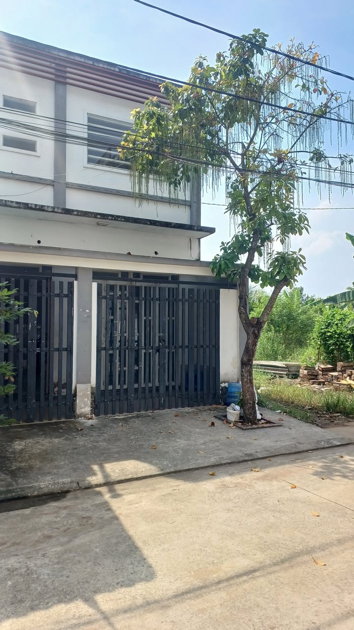 Nhà 2 tầng Nguyễn Văn Tạo, 100m² giá 4.9 tỷ - Vị trí đắc địa, pháp lý rõ ràng!