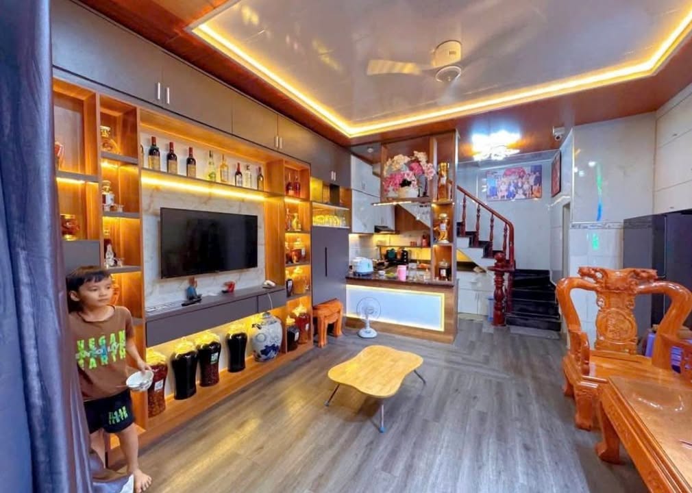 Nhà 2 tầng Trương Thị Hoa, Quận 12, 31m² giá 2.85 tỷ - Full nội thất, gần Metro!