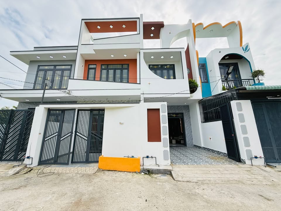 Nhà riêng Hưng Long, Bình Chánh 99m² giá 2.45 tỷ - Sổ hồng riêng, nội thất đầy đủ!