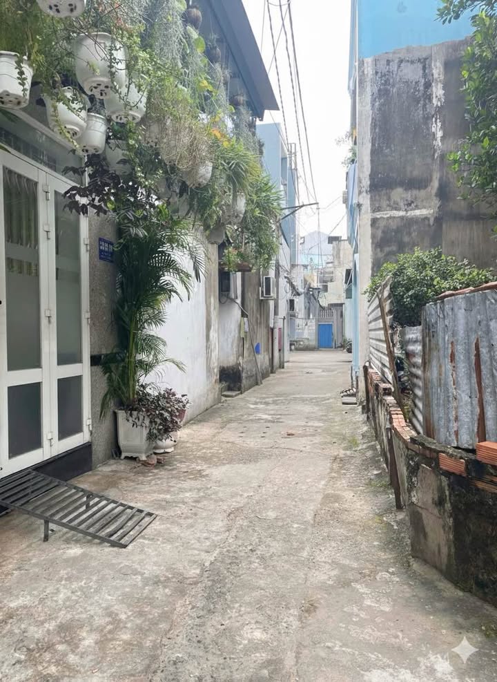 Nhà riêng Lê Trọng Tấn, Tân Phú 71m² giá 4.9 tỷ - Đường hẻm yên tĩnh, gần ô tô!