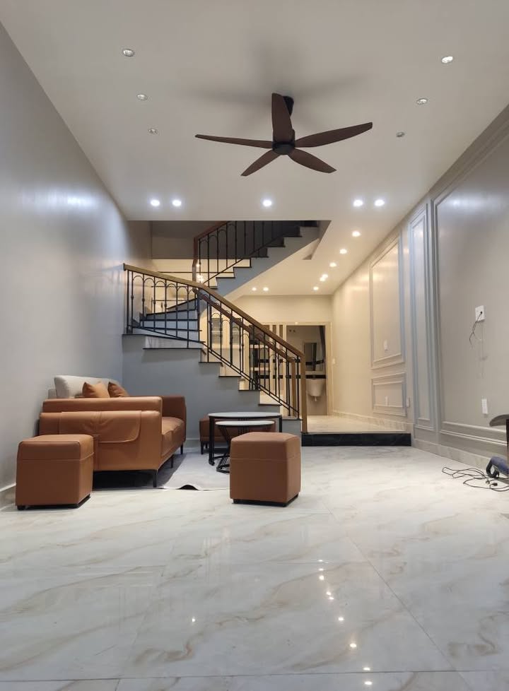 Nhà độc lập 3 tầng ngõ 229 Miếu Hai Xã, 54m² - Ô tô đỗ gần nhà, chỉ 3.19 tỷ!