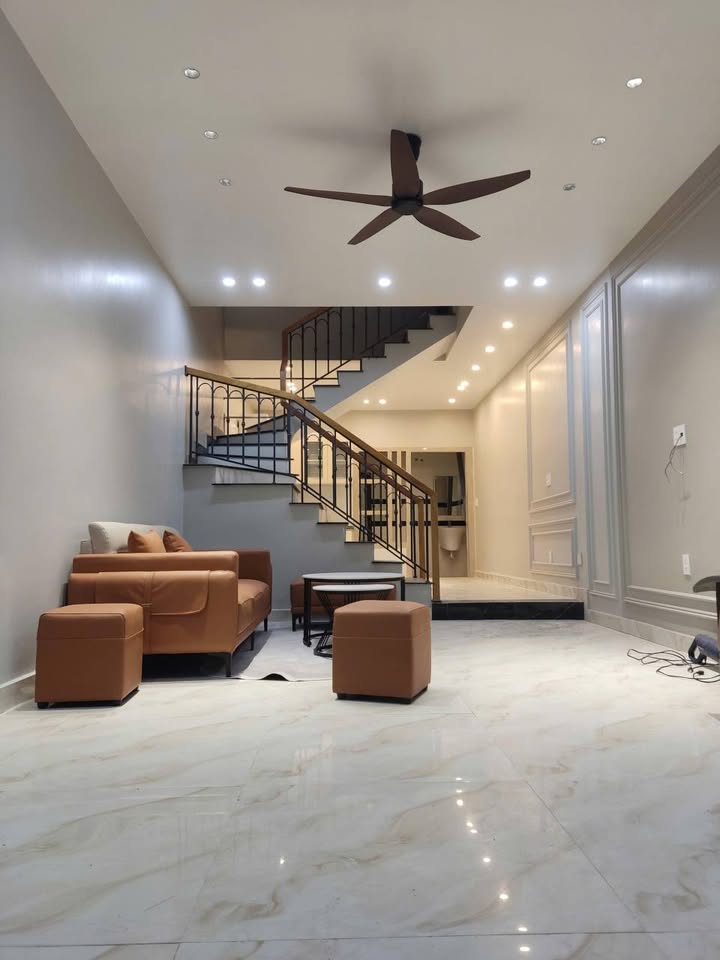 Nhà 3 tầng độc lập ngõ 229 Miếu Hai Xã 54m² giá 3.19 tỷ - Ô tô đỗ gần nhà!