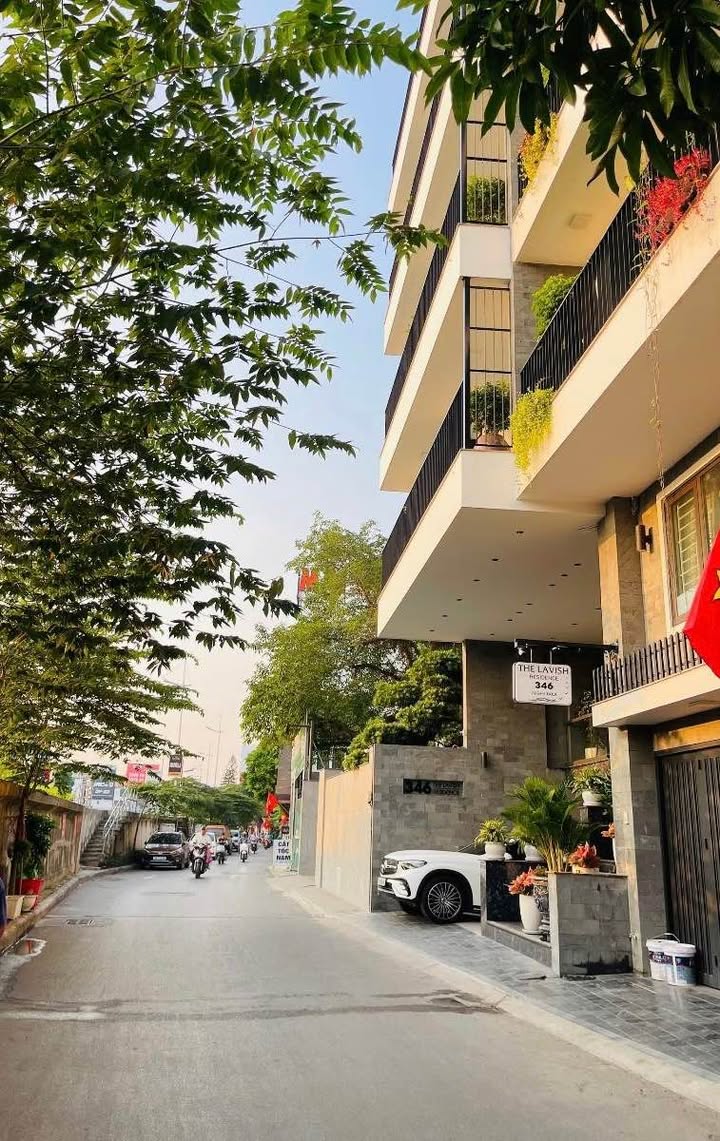 Nhà 5 tầng thang máy Âu Cơ, Tây Hồ 34m² giá tốt - Lô góc ô tô tránh!