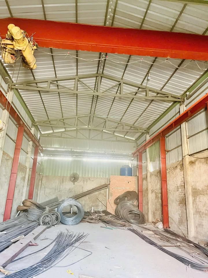 Nhà xưởng Bà Điểm 160m² giá 7.86 tỷ - Sổ hồng chính chủ, đầy đủ thổ cư!