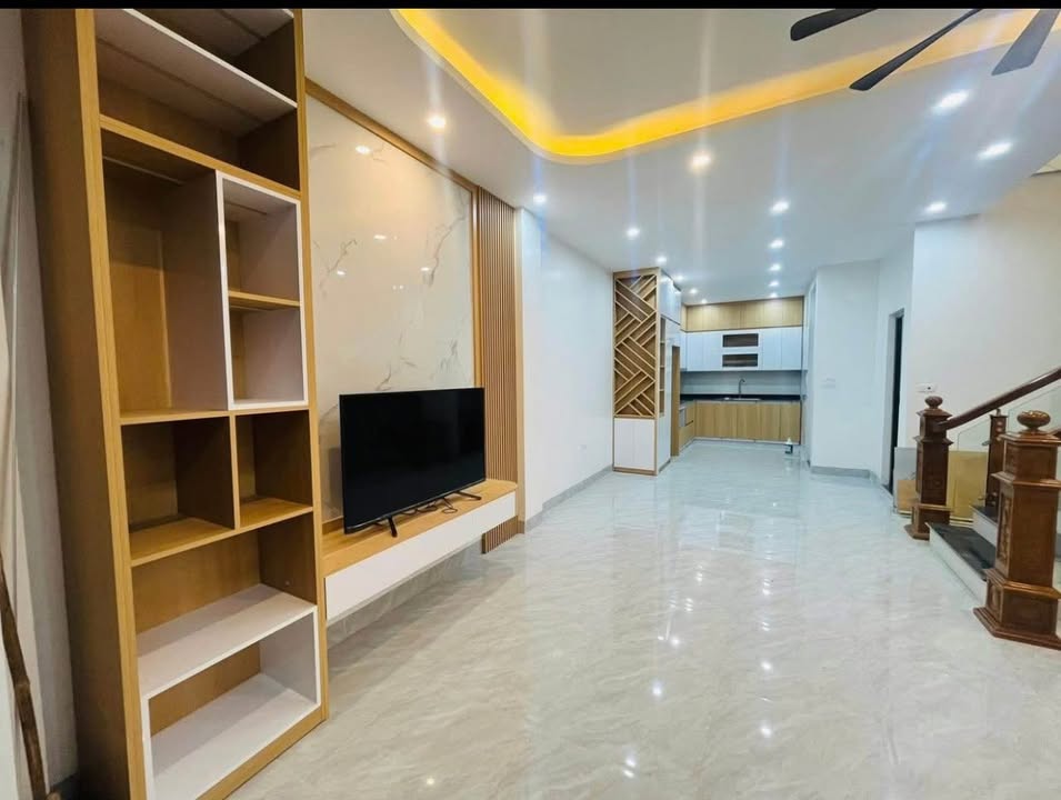 Nhà 2 tầng kiểu biệt thự tại phường Hưng Thành 5.75m² giá 2 tỷ - Cơ hội đầu tư tuyệt vời!
