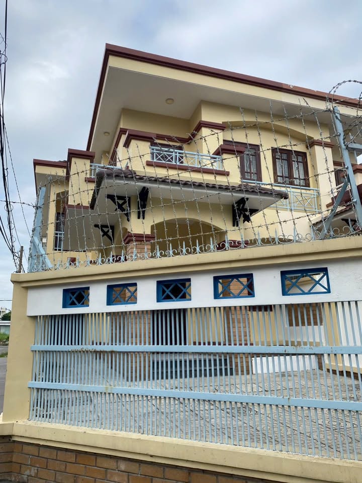 Biệt thự góc 2 mặt tiền đường 19, KDC Bình Hưng B/C, 144m² giá 12.9 tỷ - Nhà mới vào ở ngay!