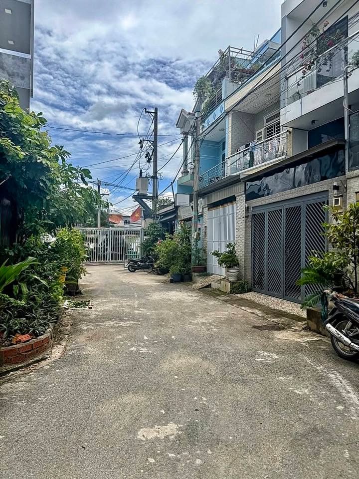 Nhà Gò Cát, Thủ Đức 84m² giá 6.4 tỷ - Sẵn sàng vào ở ngay!