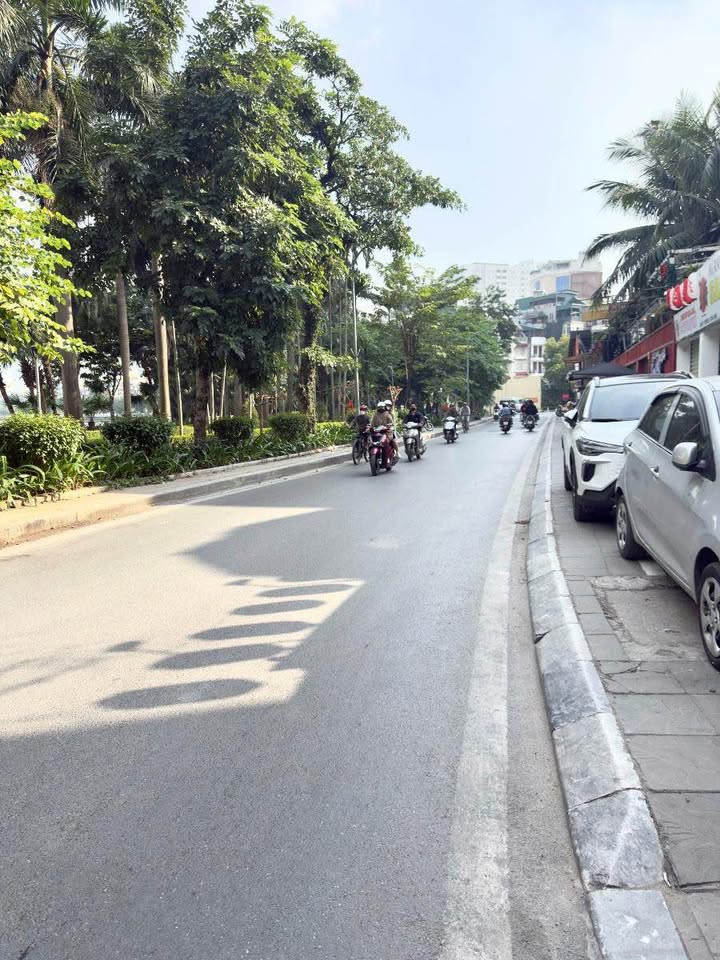 Nhà phố Trích Sài Tây Hồ 44m² giá 26.5 tỷ - Nhà view Hồ Tây tuyệt đẹp!