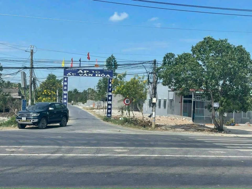 Đất thổ cư 211m² tại Ấp 10, Lương Hòa, Bến Lức chỉ 2.3 tỷ - Kinh doanh thuận lợi!