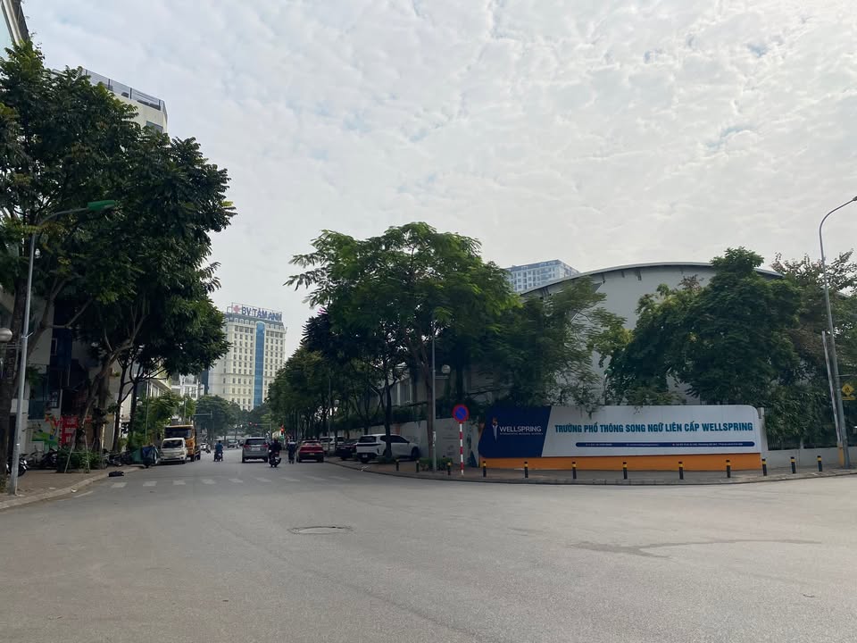 Nhà đẹp Bồ Đề 33m² giá 8 tỷ - Gần công viên và trường Wellspring!