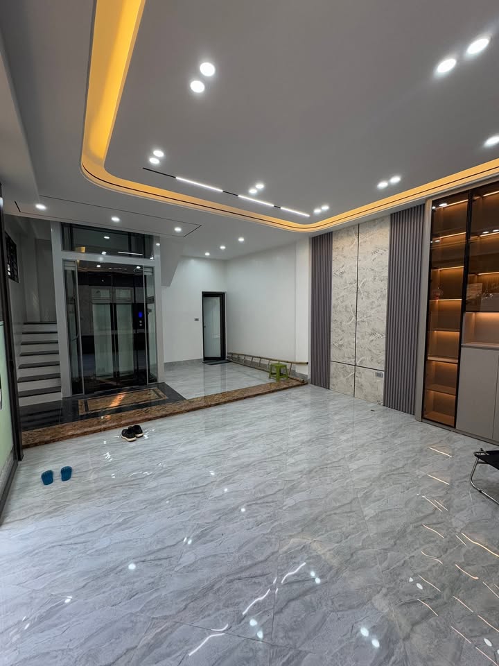 Nhà phố Gia Thụy, Long Biên 50m² giá 10.5 tỷ - Thang máy và nội thất nhập khẩu!