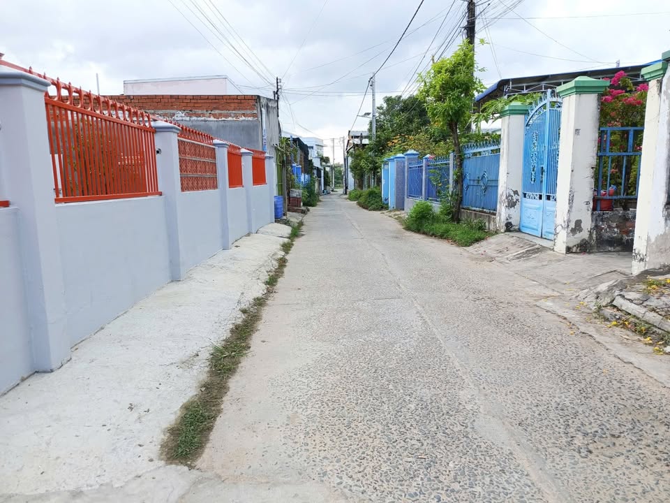 Đất thổ cư hai mặt tiền diện tích 205m² tại Hàm Liêm - Giá chỉ 1 tỷ!