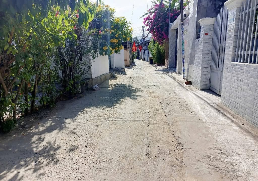 Nhà cấp 4 99m² hẻm Võ Hữu Phú Thủy giá chỉ 2.2 tỷ - Cơ hội đầu tư tuyệt vời!