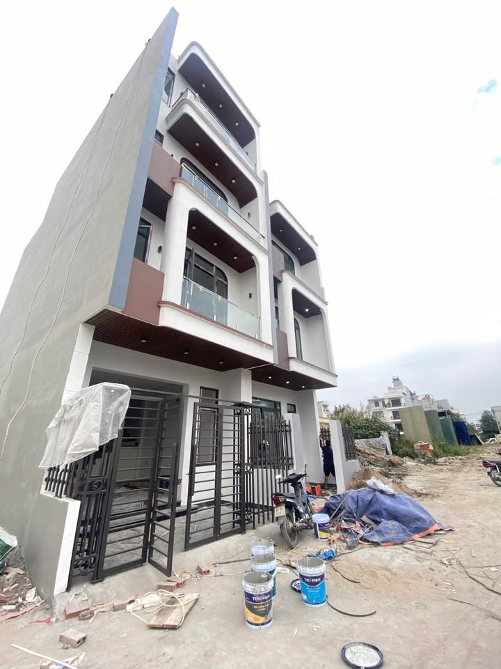 Nhà 4 tầng phường Cao Thắng, Hạ Long 70m² giá 4 tỷ - Đang hoàn thiện theo yêu cầu!