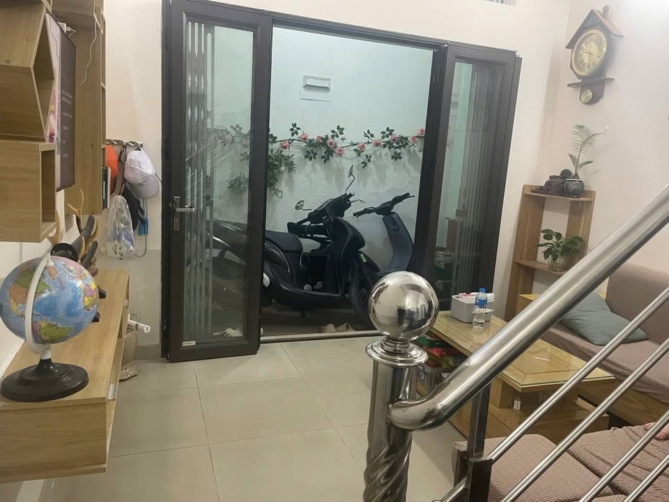 Nhà đẹp Hạ Lý 36m² giá 2.35 tỷ - Sổ đỏ chính chủ, tiện ích đầy đủ!