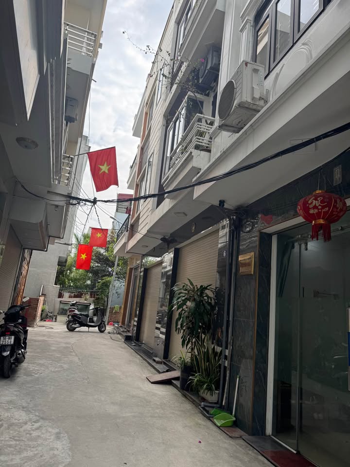 Nhà 3 tầng đường Khúc Hạo 52m² giá 3.7 tỷ - Ô tô để trong nhà!