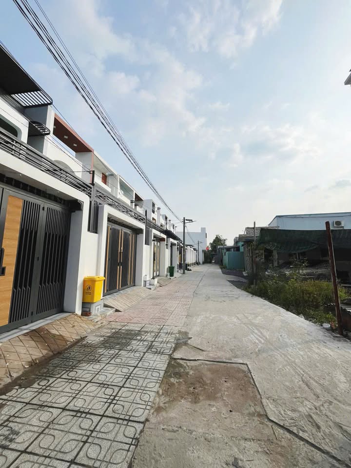 Nhà mới xây tại KDC Trung Thành, Cần Đước, Long An 100m² giá 2.55 tỷ - Sổ hồng riêng, ô tô vào thoải mái!