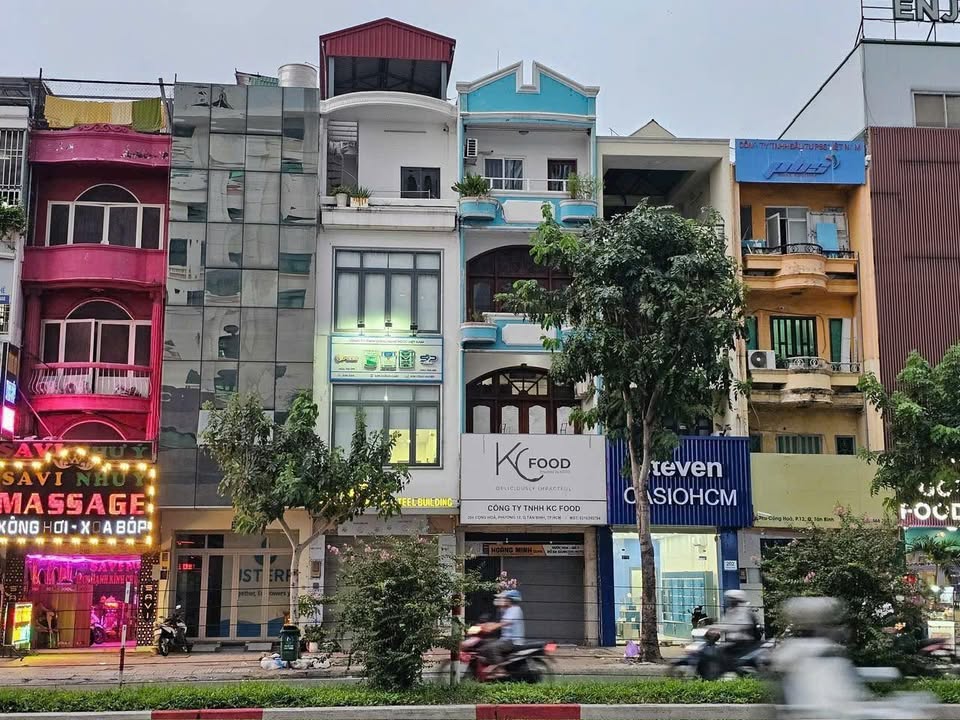 Nhà mặt tiền Cộng Hòa 160m² giá 53.5 tỷ - Vị trí đắc địa gần sân bay!