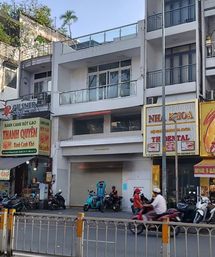 Nhà mặt tiền Nguyễn Tri Phương, Quận 10, Diện tích 90m², Giá 140 triệu - Kinh doanh đa ngành nghề