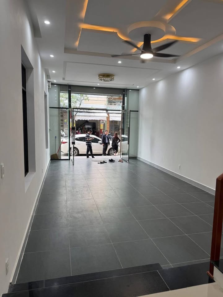 Nhà đẹp 4 tầng Nguyễn Ảnh Thủ 100m² giá 7.2 tỷ - Hẻm xe hơi tránh, sẵn sàng vào ở!