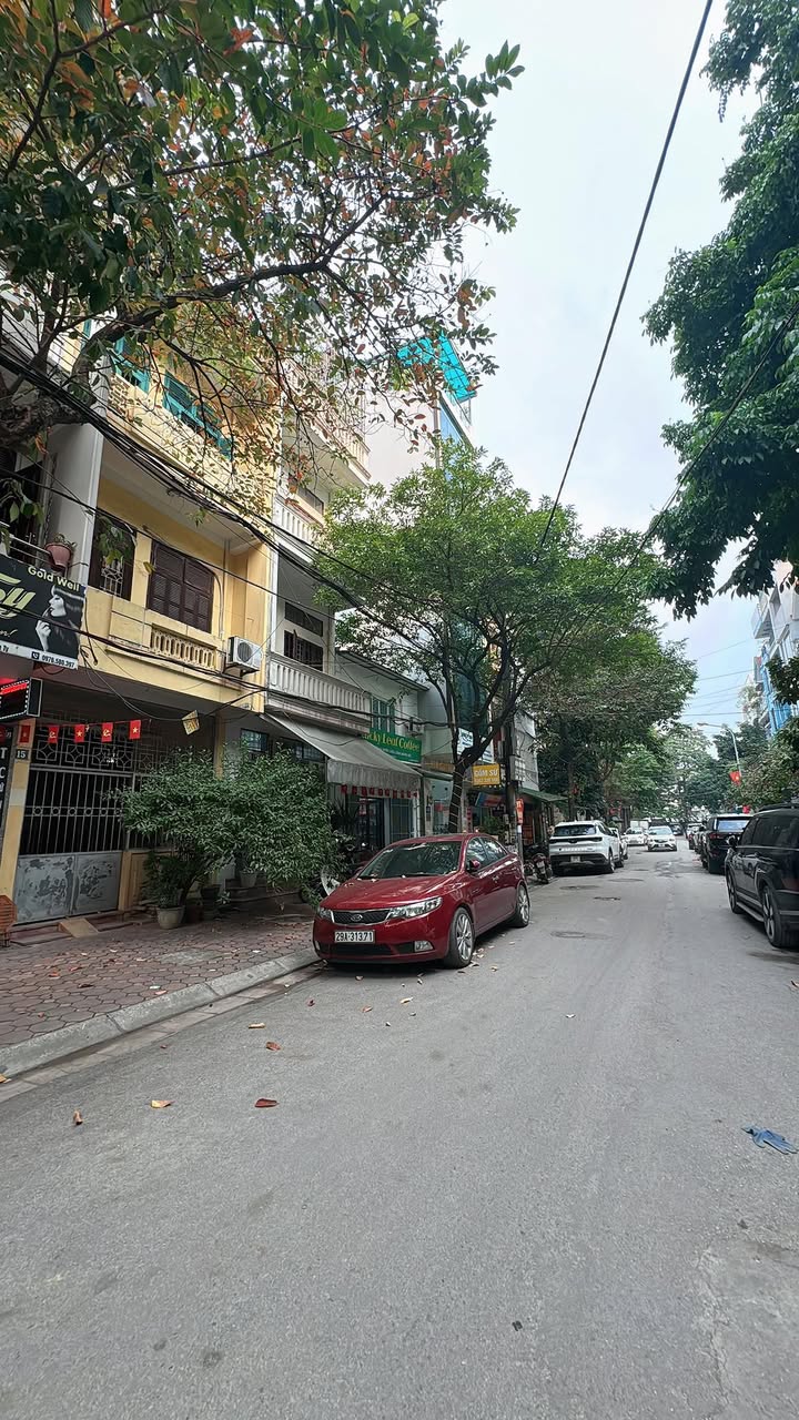 Nhà phố Nghĩa Đô Cầu Giấy 85m² giá 30 tỷ - Mặt tiền 5m, ô tô tránh!