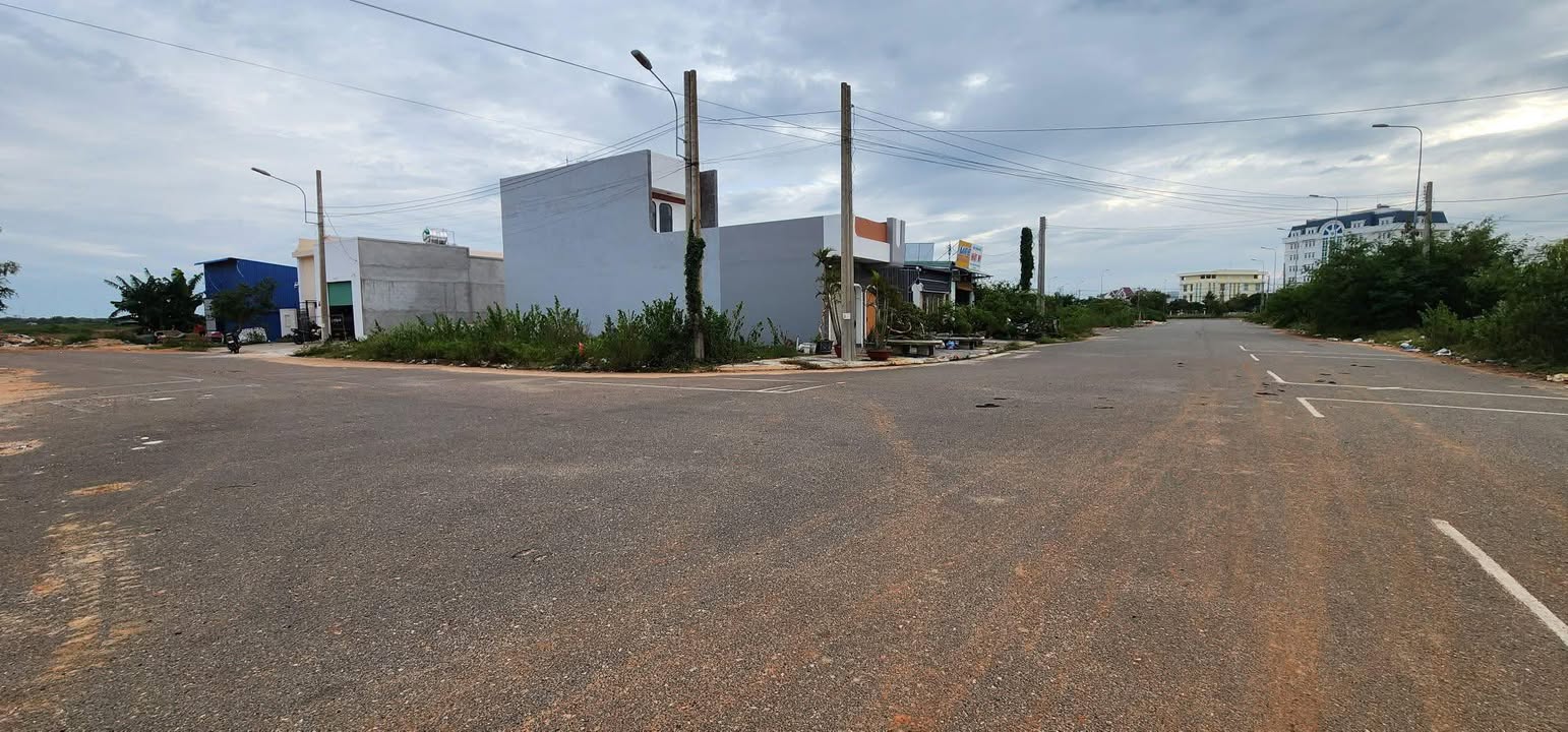 Đất nền Phan Thiết 100m² giá 2.4 tỷ - Cơ hội đầu tư tuyệt vời!