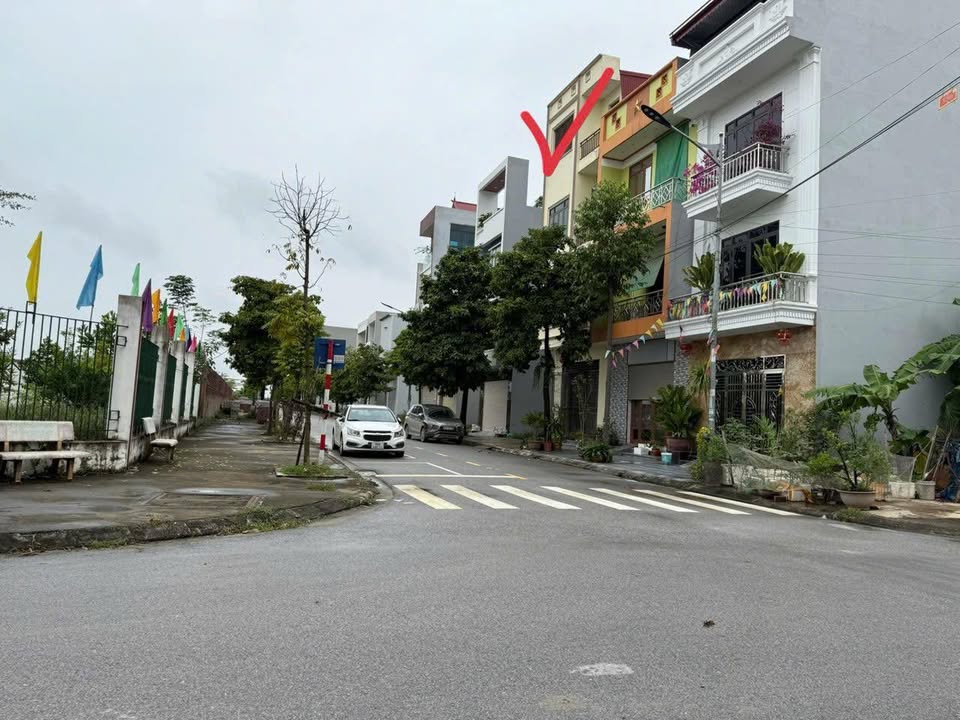 Nhà 4 tầng tại Đồng Riệc - Trung tâm thị trấn Chờ 75m² giá 7.9 tỷ - Không thể bỏ lỡ!