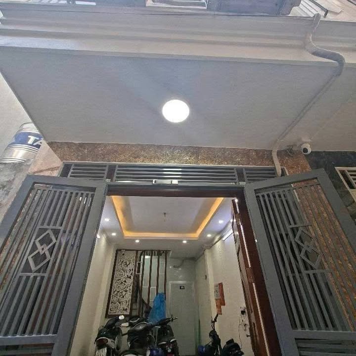 Nhà đẹp Mậu Lương 38m² giá 6.7 tỷ - Mặt ngõ ô tô đỗ cửa
