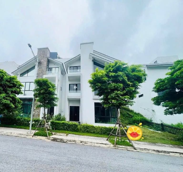 Biệt thự Xanh Villas Thạch Thất 240m² giá 7.128 tỷ - View đồi thông tuyệt đẹp!