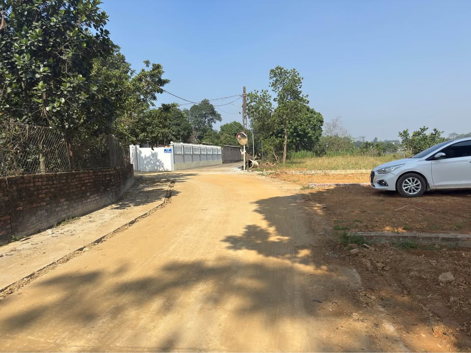 Lô đất thổ cư 100m² bám hồ tại Yên Thái, Quốc Oai - Cơ hội đầu tư hiếm có chỉ 2 tỷ!