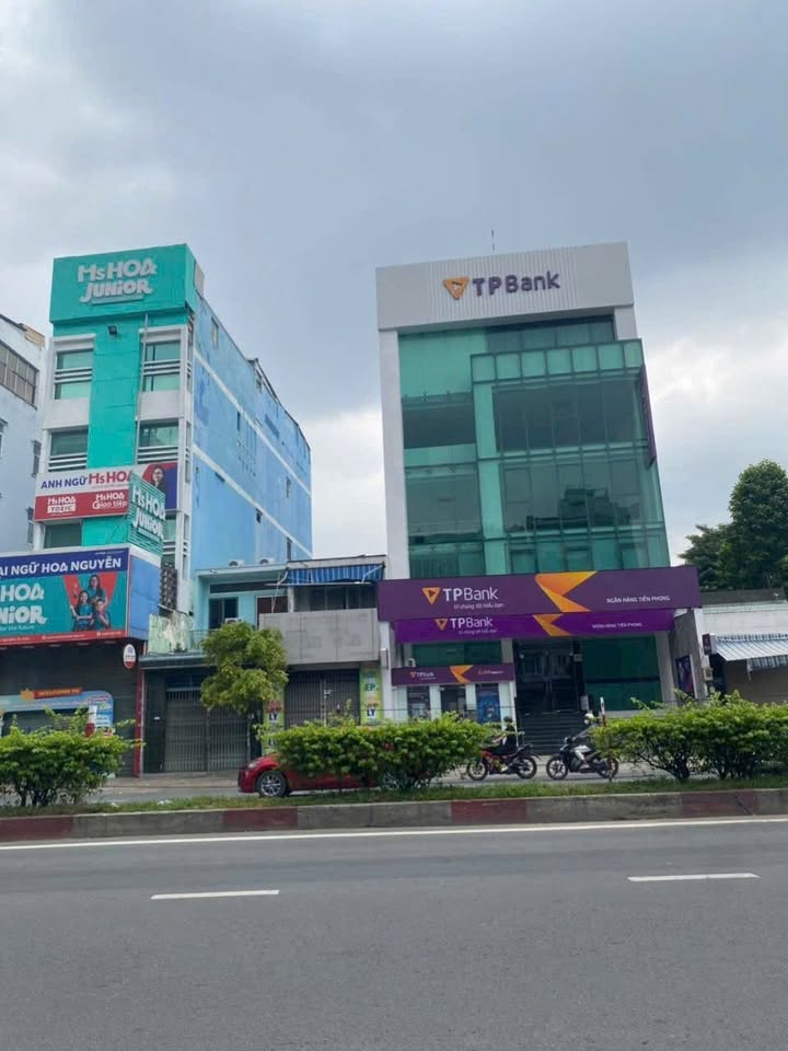 Bán Tòa Nhà Siêu Khủng Mặt Tiền Cộng Hòa - Quận Tân Bình 250m² giá 115 tỷ - Cơ hội đầu tư tuyệt vời!