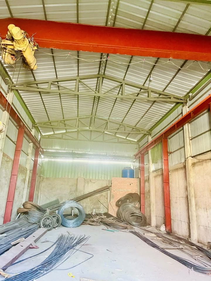 Nhà xưởng mặt tiền đường nhựa 12m Bà Điểm Hóc Môn 160m² giá chỉ 7.89 tỷ - Cơ hội đầu tư tuyệt vời!