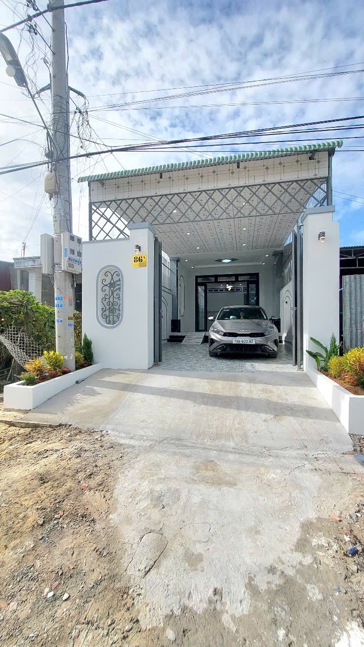 Nhà phố Hòa Thành Tây Ninh 120m² giá 1.45 tỷ - Hoàn thiện đẹp và thoáng mát!